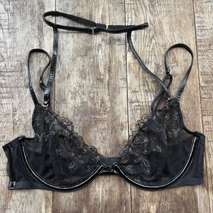 Victoria's Secret Black Sheer Lace Bra with removable choker detail 🖤